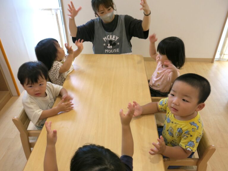 「せんせい　おはよう♪」